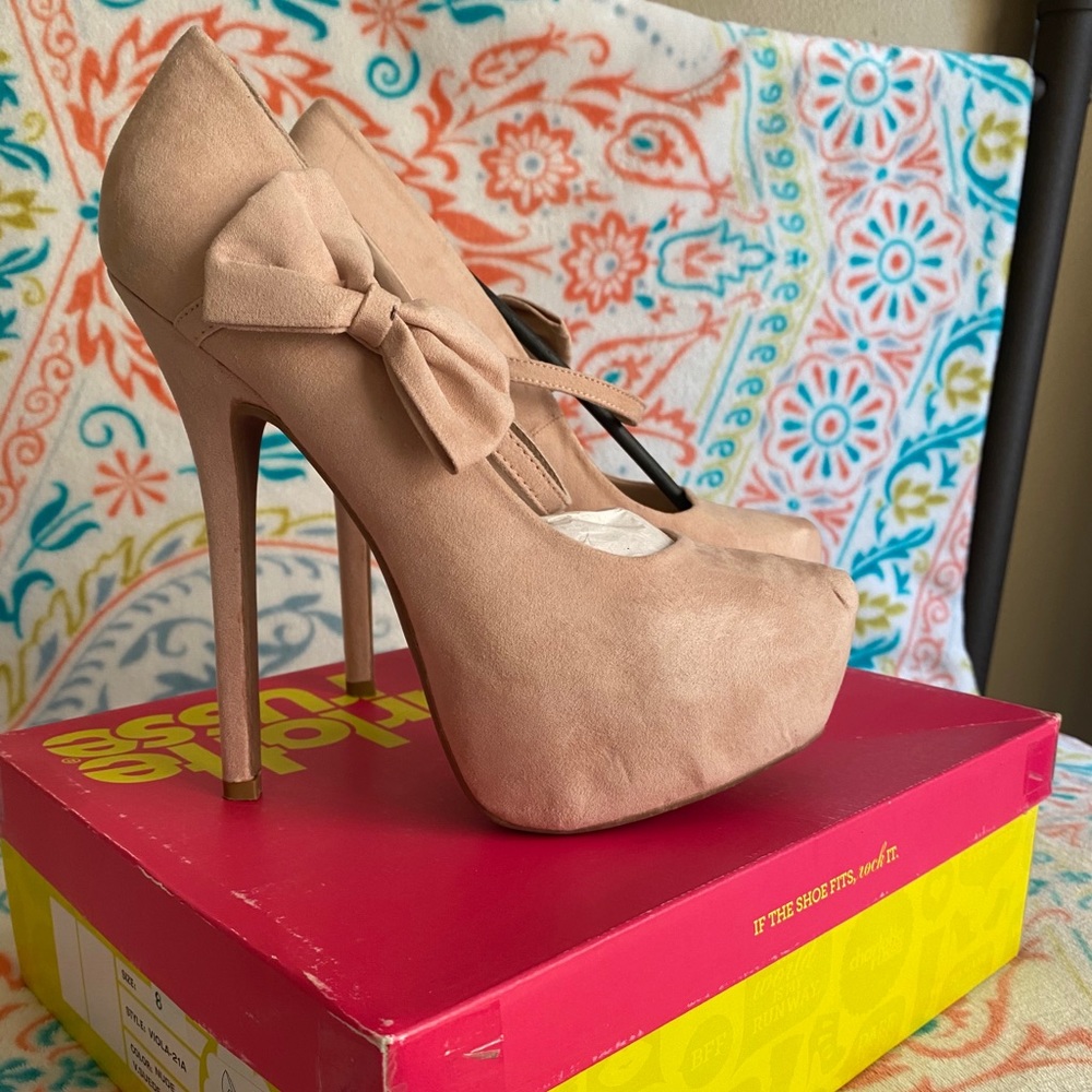 Charlotte Russe Nude v.suede pumps